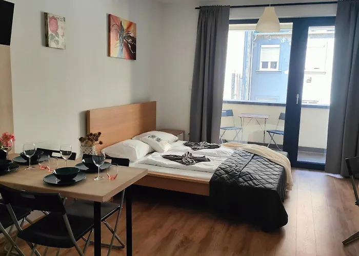 Super Cozy & Central Apartment